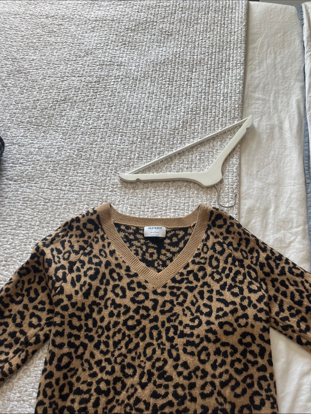 Old Navy Leopard V-Neck Sweater in Tan and Black